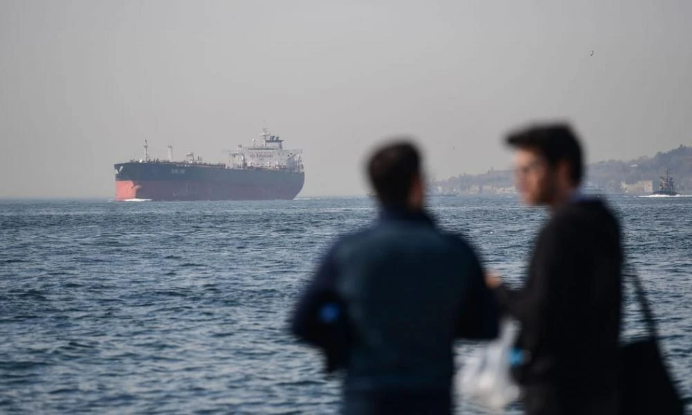 Οι ευρωπαϊκές κυρώσεις πάνε περίπατο: Ελληνοτουρκικές πλάτες στο ρωσικό πετρέλαιο που ρέει άφθονο στην Ευρώπη
